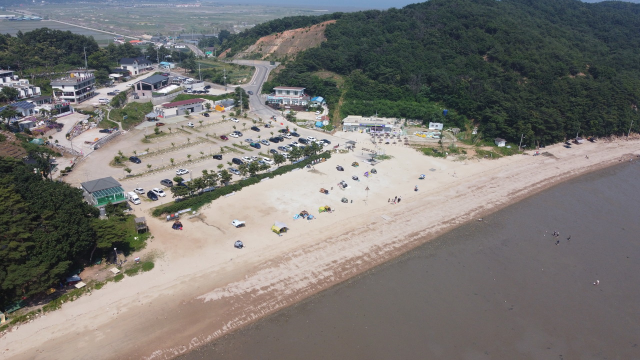 2일 오후 인천 강화군 삼산면 어류정길212번길 7-12에 위치한 민머루 해수욕장에 드넓은 갯벌이 펼쳐져 있다. (사진=김덕현 기자)