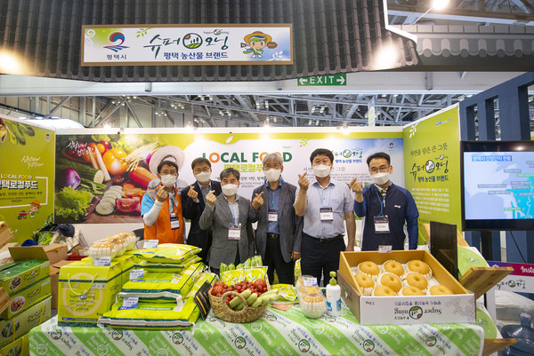 평택시는 부산 벡스코(BEXCO)에서 지난 9일부터 11일까지 3일간 진행된 ‘제1회 대한민국 대표축제 박람회’에 NH농협 등과 함께 참여했다. (사진제공=평택시청)