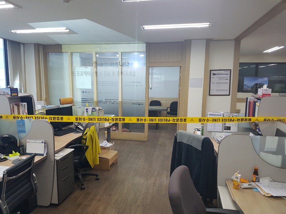 인천 계양구의 한 자동차대리점 4층 사무실에서 대표 A(60)씨와 직원 B(50대)씨가 흉기에 찔려 숨진 채 발견돼 경찰이 수사에 나섰다. (사진=이복수 기자)