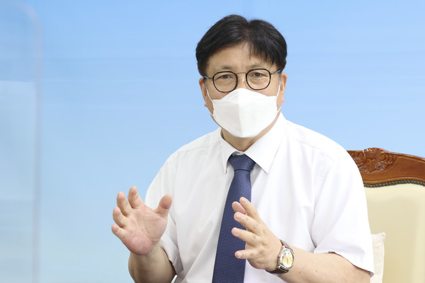 도성훈 인천시교육감은 원도심 지역의 마을과 학교가 함께 발전할 수 있는 대안을 찾는 과정으로써 ‘원도심(동인천) 교육활성화 상생협의회’를 구성하겠다고 밝혔다. (사진제공=인천교육청)