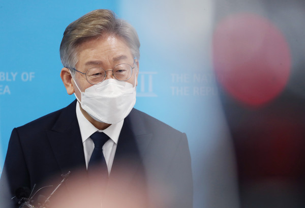 더불어민주당의 유력 대선 예비경선 후보인 이재명 경기도지사는 당내 대선 주자들 간 날로 심각해지고 있는 각종 허위사실과 음해, 또는 의혹 제기 중단을 선언하고, 각 후보 캠프 간 ‘상시 소통채널 구성’을 제안했다. (사진=중앙신문DB)