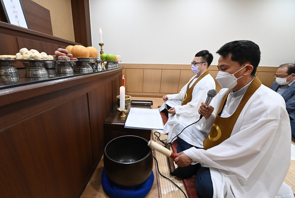 수원시는 종교단체와 ‘공영장례를 위한 업무협약’ 체결 후 첫 장례식 거행했다.