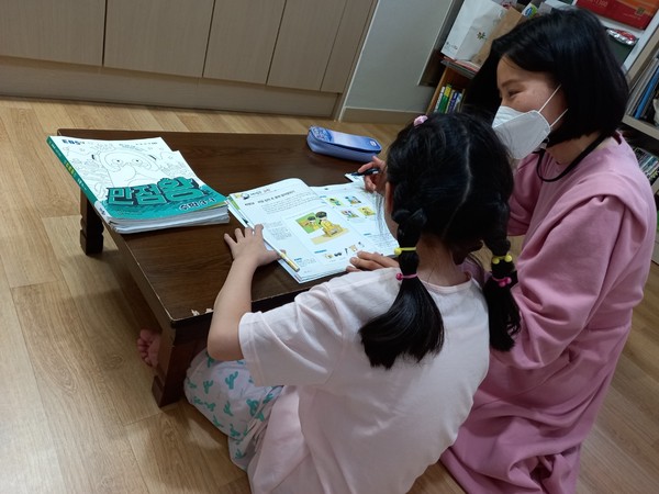 교육 플래너와 함께 공부하는 아이들. (사진제공=남양주시청)