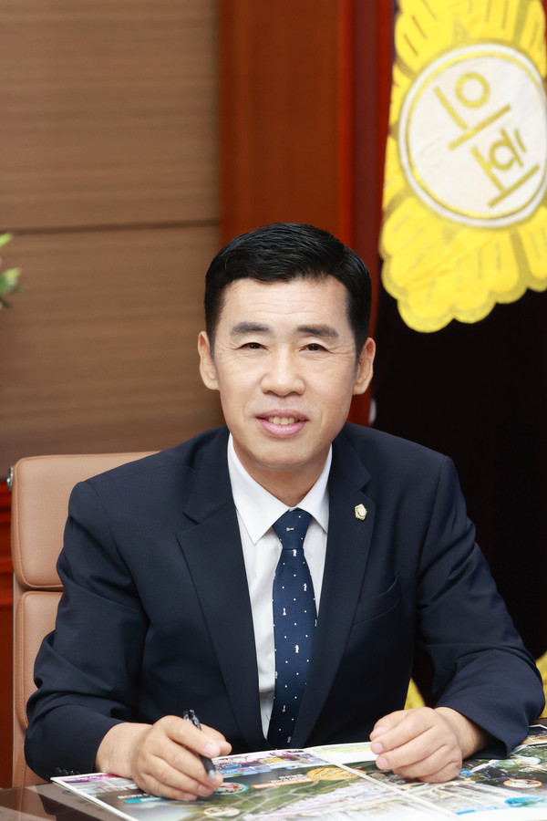 임일혁 광주시의장은 30일 중앙신문과의 인터뷰에서 “시민의 뜻대로 변화를, 시민의 참여로 ‘소통과 협치’를 통해 혁신을 이루는 의회를 만들어 가겠다”고 강조했다. (사진제공=광주시의회)