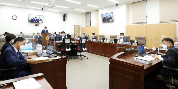 경기도의회 교육행정위원회는 제2회 경기도교육비특별회계 추가경정예산안 8051억원에 대한 심도 있는 심의 끝에 일부 사업들 예산을 조정한 수정안을 가결했다고 밝혔다. (사진제공=경기도의회)