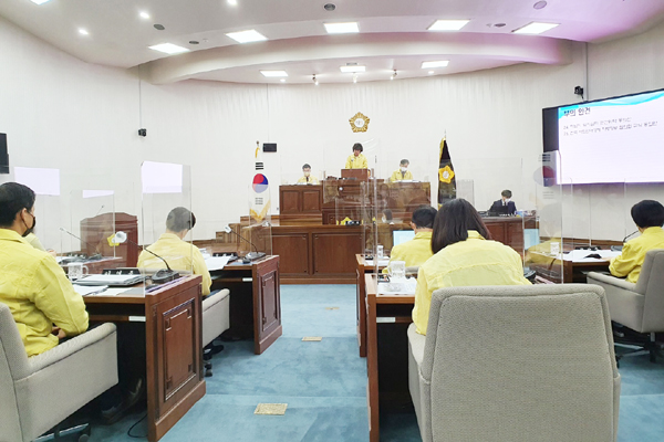 지난 8월 코스트코 하남점이 망월천에 오염물질을 불법 방류한 것과 관련해 하남시의회가 문제 해결을 촉구하는 규탄 결의문을 채택했다. (사진=장은기기자)