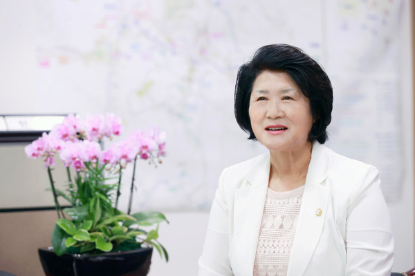 시민들과 혼연일체가 돼 애환을 함께 나누는 광주시의회 제8대 후반기 부의장 현자섭 의원. (사진제공=광주시의회)