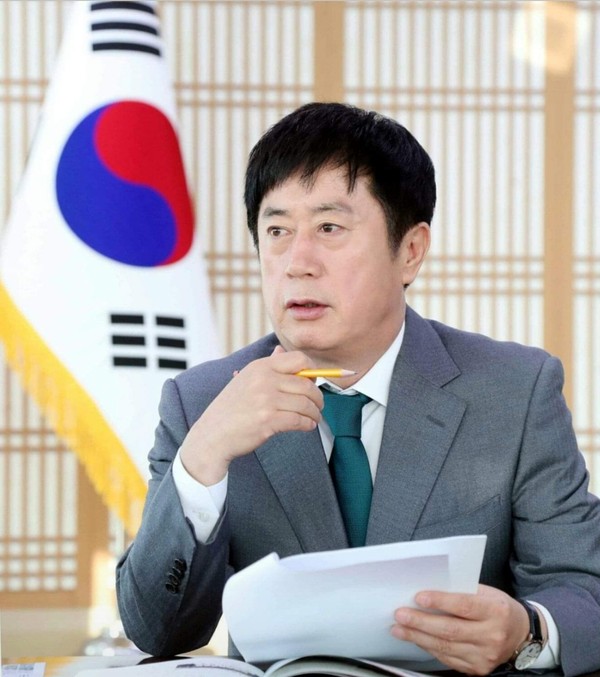 정찬민 의원은 2014~2018년 용인시장 재임 때 용인시 기흥구의 특정 부지 개발사업 인허가와 관련 편의를 제공하는 대가로 개발사업 시행을 맡은 A사로부터 재산상 이득을 얻은 혐의를 받고 있다. (사진=정찬민 국회의원 페이스북)