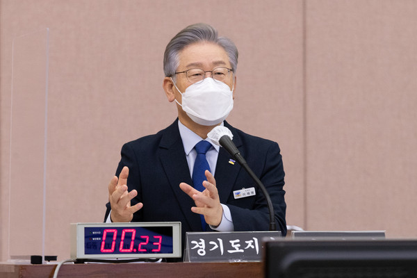 더불어민주당 대권 후보인 이재명 경기도지사가 경선 후유증을 치유하고, 당 통합과 선대위 구성 등을 위해 이르면 22일 지사직을 사퇴할 예정이다. (사진제공=경기도청)