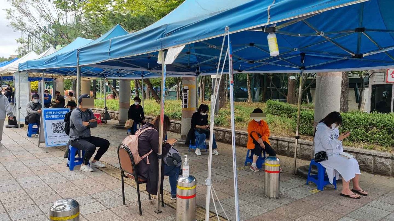 13일 오전 10시 인천시가 발표한 코로나19 현황에 따르면 10개 군·구 중 옹진군을 제외한 9개 지역서 86명의 확진자가 발생했다. 사진은 계양구보건소 선별진료소. (사진=이복수 기자)