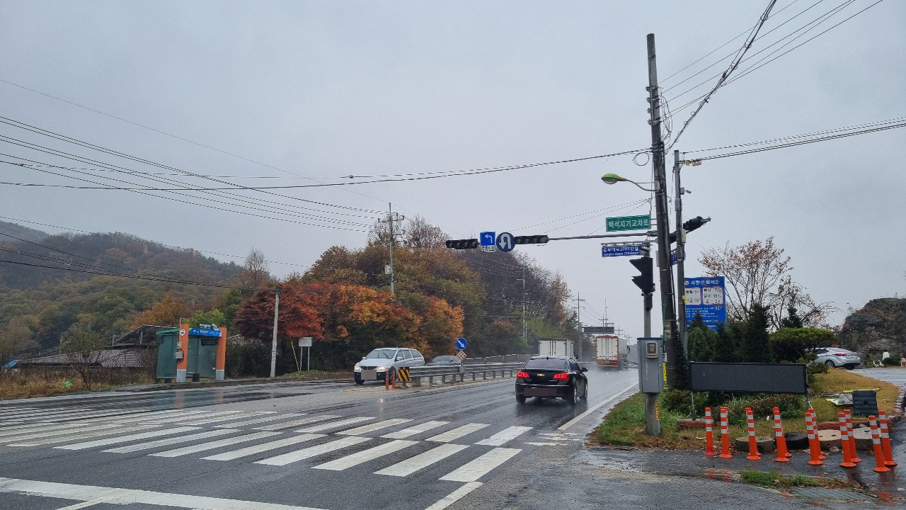 9일 오전 10시 40분께 이천과 여주를 연결하는 중부대로 신호등들도 정전으로 인해 작동이 안 되고 있다. (사진=김광섭 기자)