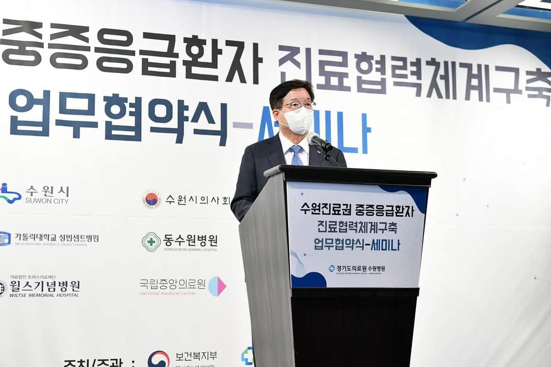 염태영 수원시장이 24일 비코로나 중증 응급 환자 등에 대한 대책 마련으로, ‘중증 응급환자 진료 협력체계 구축 협약’을 맺었다. (사진=염태영 수원시장 페이스북)