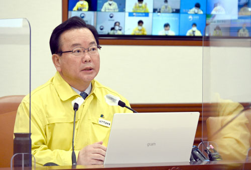 김부겸 국무총리가 세종로 정부서울청사에서 열린 코로나19 중앙재난안전대책본부 회의를 주재하고 있다. (사진=국무총리실)