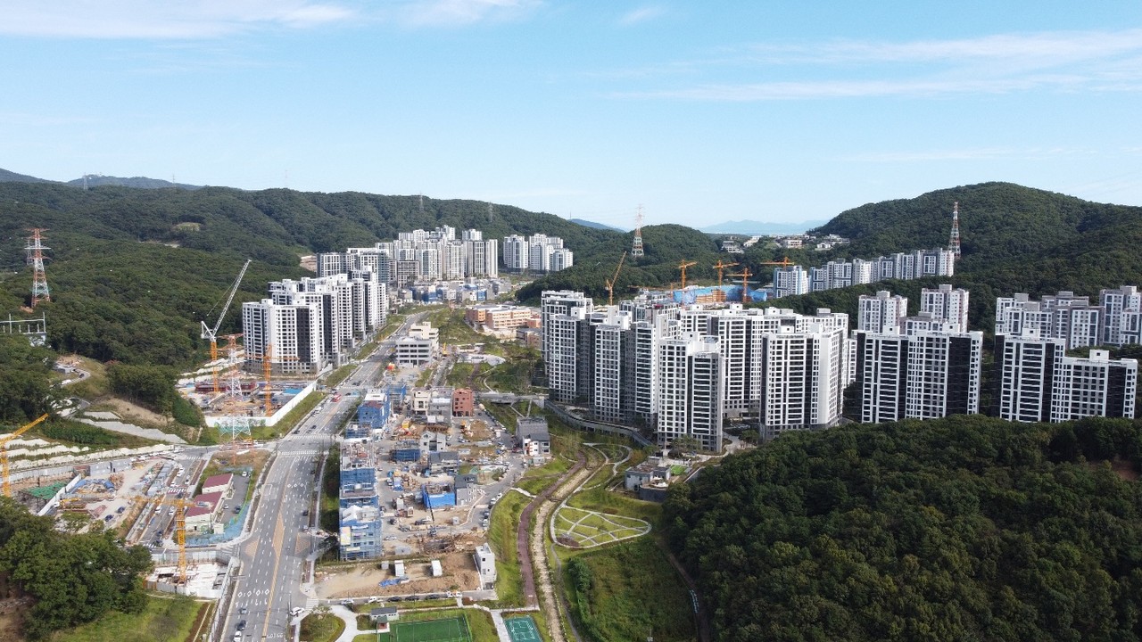 9일 성남시는 판교대장 도시개발사업 부당이익 관련 피고인 4명 재산 가압류 방안 등을 검토하고, 2주 이내에 상세 실행방안에 대해 보고할 것을 성남도시개발공사에 강력 권고했다. 사진은 수천억 배당으로 논란이 되고 있는 성남 판교 대장지구 전경. (사진=장은기 기자)