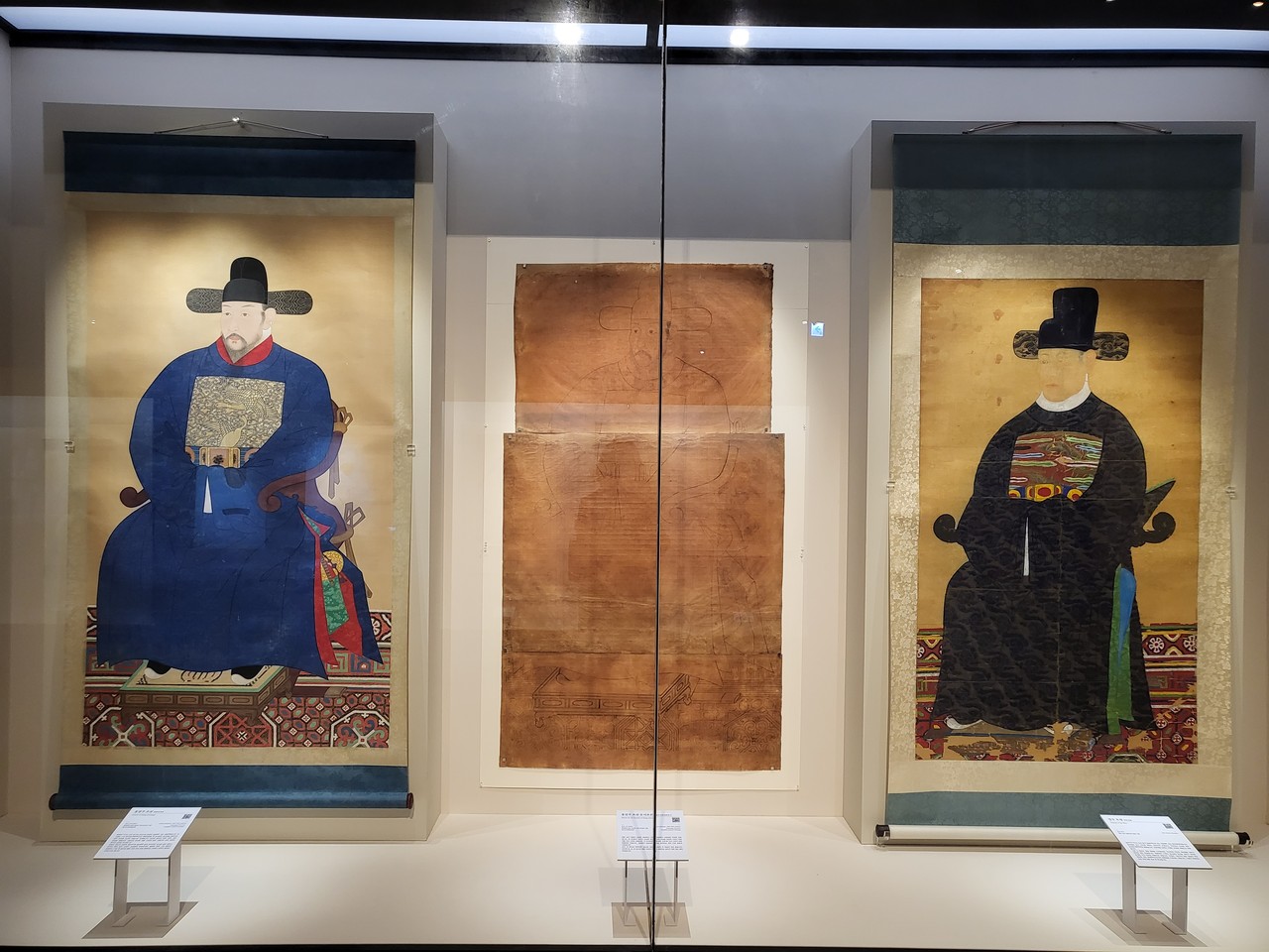 왼쪽부터 홍경주 초상, 홍경주 초상 유지초본, 임우 초상.