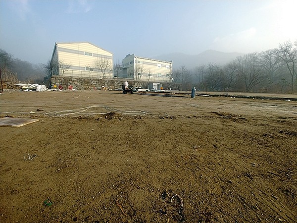 파주시는 고질적인 동물 관련 민원으로 골치를 앓았던 검산동 일원 육견 경매장을 자진 철거토록 해 농지 내 불법 건축물 등을 원상 복구했다. 사진은 육견 경매장 폐쇄 후 모습. (사진=파주시 제공)