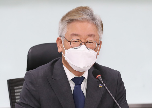 더불어민주당 이재명 대선 후보는 국내 주식이 저평가된 이유를 '시장 불투명성'으로 꼽고 ‘코스피 5000’이 그렇게 어려운 일이 아닌데, 선진국들에 비해 너무 저평가됐다고 분석했다. (사진=중앙신문DB)