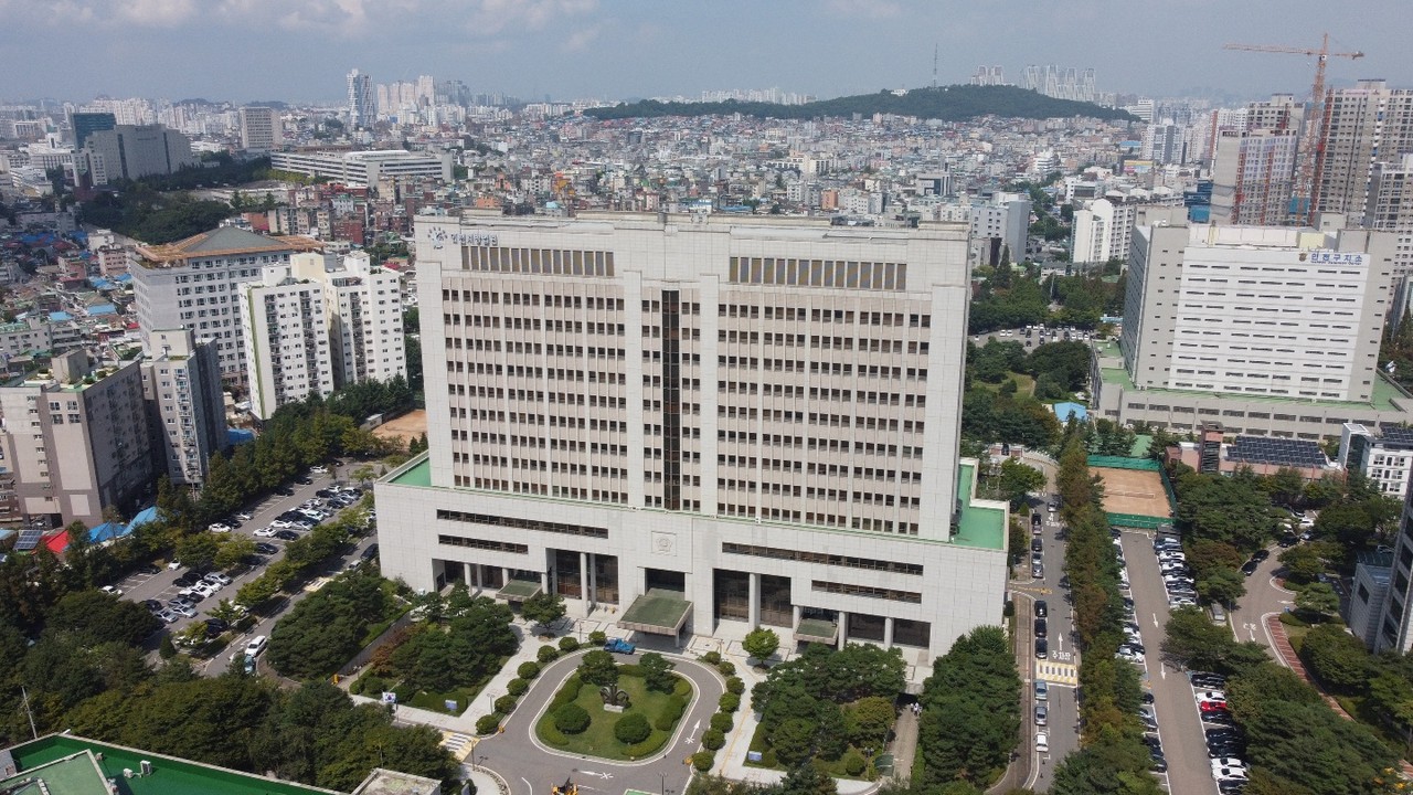 인천지법 형사 6단독은 공갈미수 혐의로 기소된 50대 여성 A씨에 대해 징역 10개월에 집행유예 2년을 선고했다. 사진은 인천지방법원 전경. (사진=중앙신문DB)