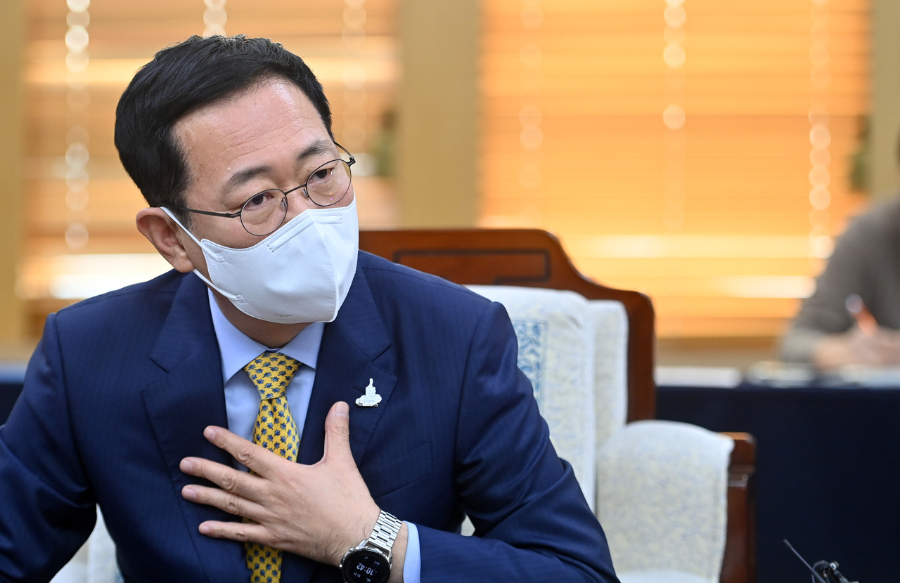 박남춘 인천시장이 4일 가진 신년 언론인터뷰에서 “지난 4년여 동안 큼직한 성과를 거둔 것도 많지만, 이제 막 새싹이 움튼 것들도 많다”며 “그 새싹들을 끝까지 책임지고 키워내고 싶다”고 말해 인천시장 재선 도전을 시사했다. (사진제공=인천시청)