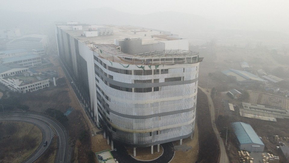 소방관 3명이 순직한 평택 청북읍의 팸스 물류센터 화재사고에 대한 1차 합동감식이 10일 오전 11시부터 개시됐다. (사진=김종대 기자)