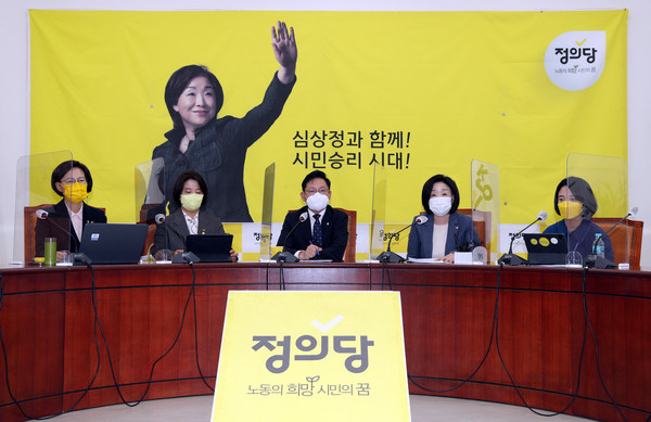 정의당은 국민의힘이 또다시 ‘양자 TV토론’을 주장한 것을 두고 윤석열 후보는 국민의 검증대인 TV토론이 두려우면 링에 올라오지 말라며 ‘양자토론은 선택’, ‘다자토론은 필수’라고 압박했다. (사진=중앙신문DB)
