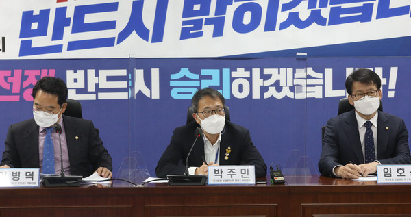 더불어민주당은 국민의힘이 ‘다자 토론’을 반대하고 ‘양자 토론’을 주장 것과 관련, 성사를 목전에 둔 방송 토론에 먼저 참여하라며 양자 토론을 거부했다. (사진=중앙신문DB)