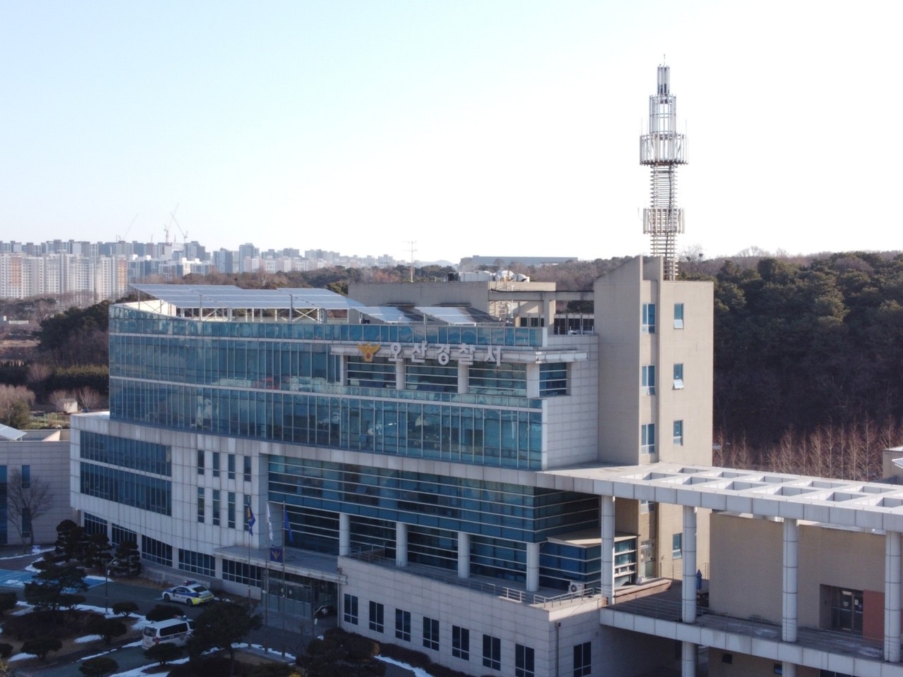경찰의 체포과정에서 전기 충격(테이저건)을 맞고 의식불명 상태였던 40대 수배자 A씨가 약 5일 만인 지난 2일 오후 5시40분께 병원에서 숨졌다. 사진은 오산경찰서 전경. (사진=중앙신문DB)
