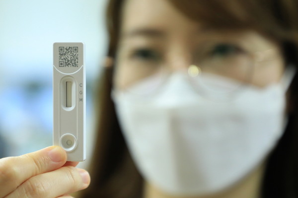 고양시가 빠른 선별검사를 위한 ‘안심 자가검사키트’를 관내 모든 임산부에게 지급하기로 했다. (사진제공=고양시청)