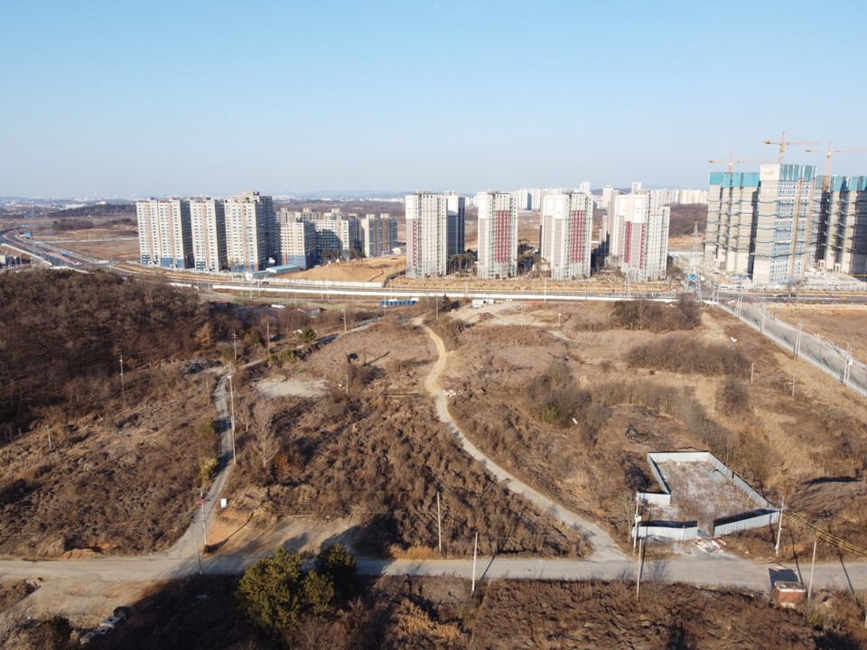 평택시가 고덕면 좌교리 일원에 추진 중인 평택고덕국제학교(가칭)가 이르면 오는 2026년 개교될 전망이다. 사진은 고덕국제신도시 내 (가칭)평택고덕국제학교 설립 부지. (사진=김종대 기자)