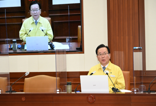 김부겸 국무총리가 25일 정부서울청사에서 주재한 코로나19 중앙재난안전대책본부 회의에서 발언하고 있다. (사진제공=국무총리실)