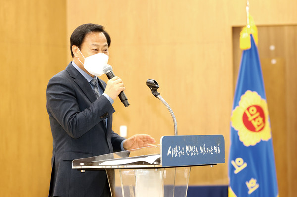 장현국 경기도의회 의장은 2일 의회사무처 대회의실에서 열린 ‘3월 월례조회’에서 “선거를 앞두고 공직자로서 정치적 중립성을 언제나 유념해 두고 도민을 위한 행정에 집중해야 할 것”이라고 주문했다. (사진제공=경기도의회)