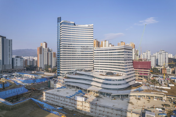 경기도의회는 오는 17일 개최 예정인 대한민국시도의회의장협의회 임시회 안건으로 지방의회에 특화된 중·장기교육훈련과정 신설 건의안을 제출했다. 사진은 경기도의회 전경. (사진제공=경기도의회)