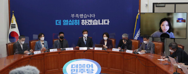 더불어민주당은 오는 5월 10일 부로 정권이 바뀌면 거대 야당을 이끌어갈 원내대표 선거를 앞두고 당내 계파간 후보들의 움직임이 감지되고 있어 주목된다. 사진은 비대위 회의 모습. (사진=중앙신문DB)
