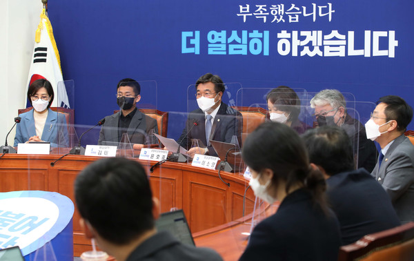 더불어민주당은 오는 24일 교황을 선출하는 방식인 ‘콘클라베’식으로 새 원내대표를 선출키로 했다. (사진=중앙신문DB)