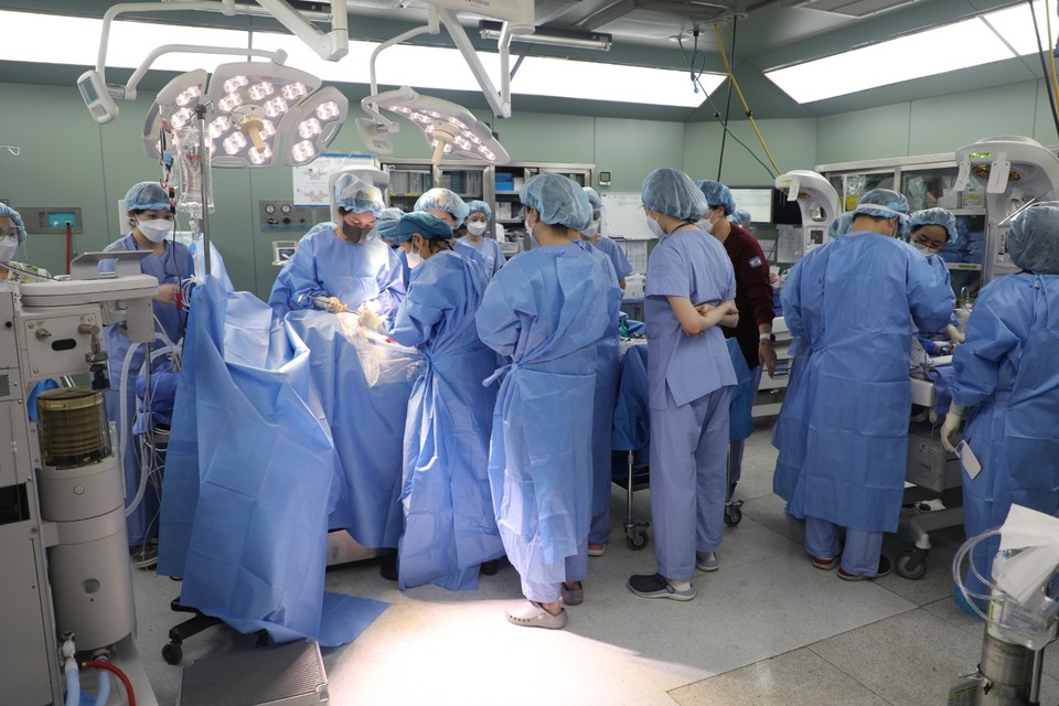 6일 가톨릭대학교 의정부성모병원에 따르면 전날 오전 9시께 방글라데시 국적의 A(22)씨가 네쌍둥이(남아 2명, 여아 2명)를 1분 간격으로 출산했다. (사진제공=의정부성모병원)