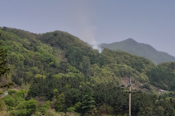 24일 낮 12시44분께 양평군 서종면 노문리 야산에서 불이 났다. (사진제공=경기도소방재난본부)