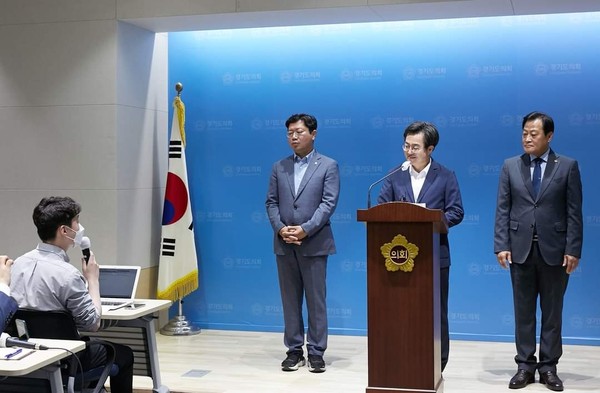 김동연 경기도지사 후보가 25일 오전 9시30분 경기도의회 브리핑룸에서 가진 ‘생활밀착형 교통정책 공약’ 발표 기자회견에서 이 같은 의지를 발표했다. (사진=김동연 후보 페이스북)