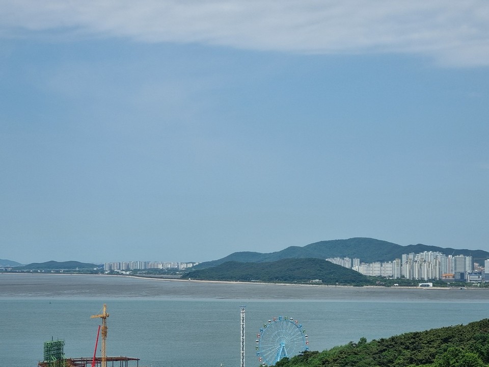 인천과학고등학교, 인천국제고등학교, 영종하늘도시가 보인다.