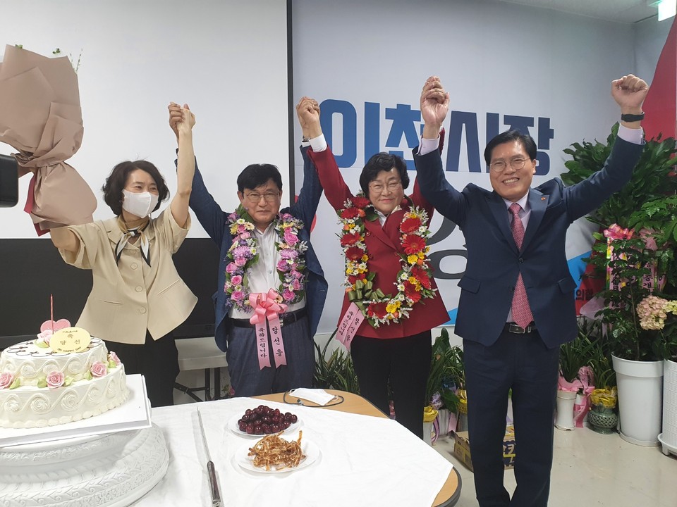 김경희 이천시장 당선인은 2일 오전 “이천을 아름답고, 희망찬 도시로 발전시키기 위한 굳은 마음만 같다면 우리 모두가 함께 하는 것”이라며 화합을 강조했다. (사진제공=김경희 이천시장 당선인 선거 사무소)
