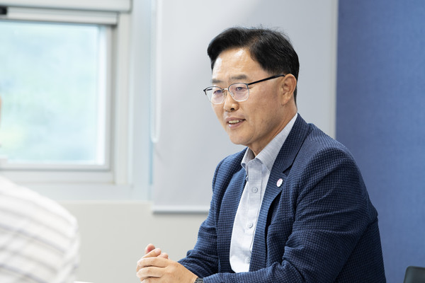 제7대 양주시장직 인수위원회는 오는 30일까지 시민 의견을 청취하기 위한 소통창구인 ‘시민이 양주시장 당선인에게 바란다’를 개설·운영한다고 밝혔다. (사진제공=강수현 당선인)