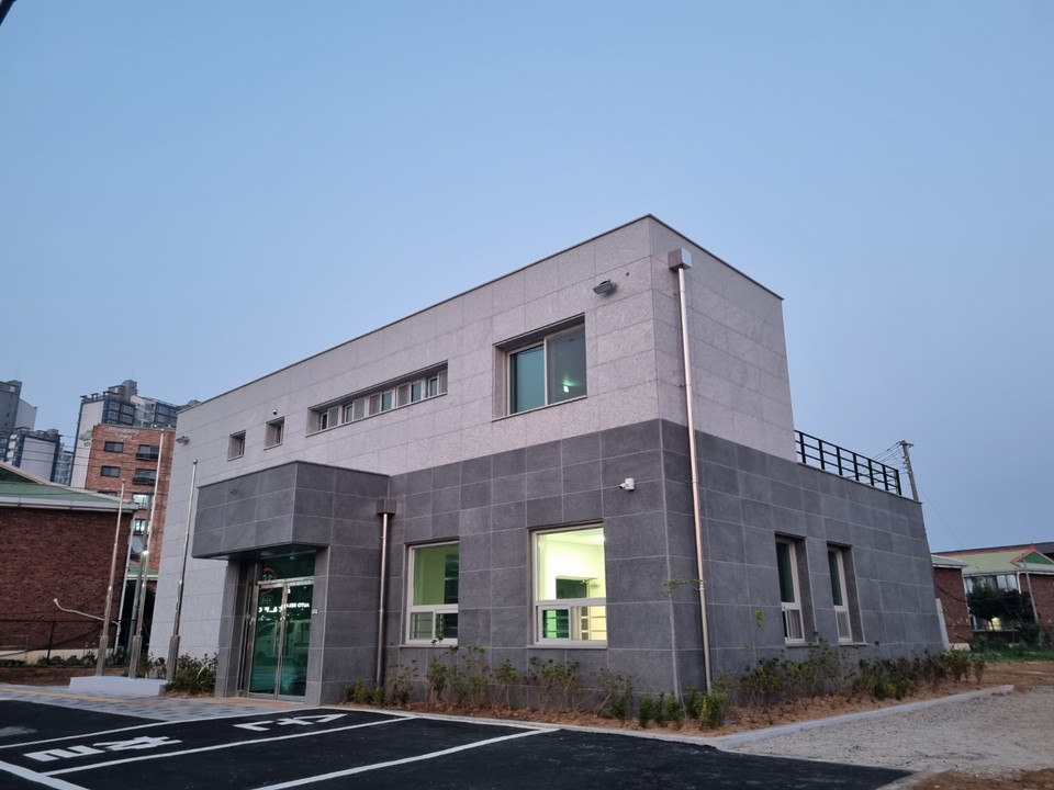 여주경찰서 오학파출소가 개소돼 앞으로 오학·현암 등 일대 주민들의 더 안정적인 치안서비스가 제공된다. 사진은 개소를 앞두고 있는 오학파출소 전경. (사진=김광섭 기자)