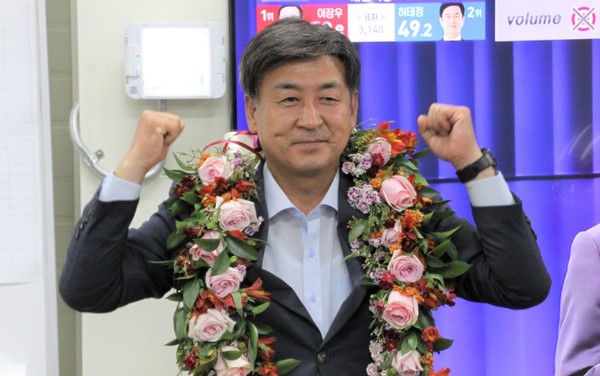 방세환 국민의힘 광주시장 당선인이 6·1지방선거에서 당선된 후 환호하고 있는 모습. (사진제공=방세환 당선인)