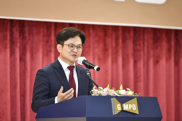 ‘민선8기’를 맞은 김포시는 ‘70만 김포시대’란 야심찬 계획을 세워 김병수 시장과 함께 오직 시민들 만을 위한 갖가지 정책을 내놓고 임기 4년의 항해를 시작했다. /사진은 김포시청 정문에서 바라본 청사 전경. (사진제공=김포시청)