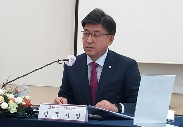 방세환 광주시장이 4일 시청 중회의실에서 민선8기 취임 기자간담회를 열고, 기자들의 질문에 답변하고 있있다. (사진=장은기 기자)