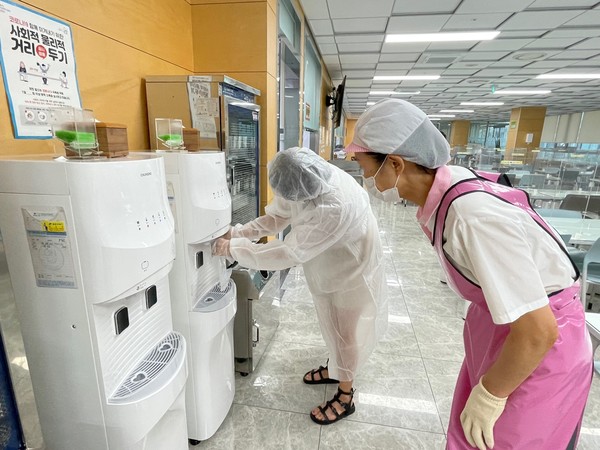 고양특례시는 일산서구청 급식시설에서 유관기관 합동 식중독 발생 현장대응 모의훈련을 했다. (사진제공=고양시청)