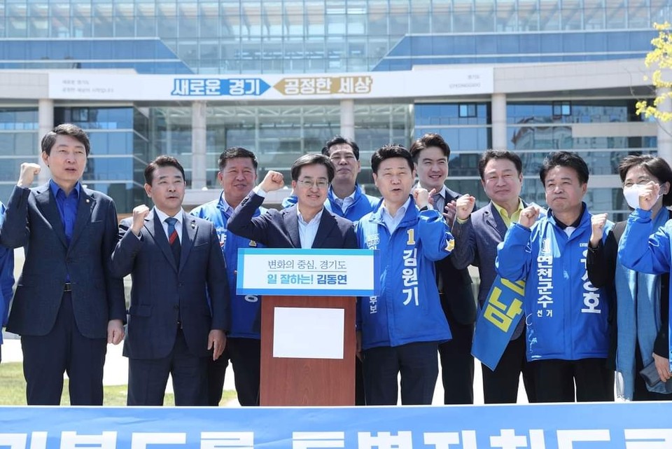 김동연 경기지사가 후보 시절인 지난 5월15일 경기도 북부청 앞 광장에서 가진 기자회견에서 “경기북부 특별자치도를 추진하겠다”는 공약을 발표하고 있다. (사진=김동연 경기도지사 페이스북)