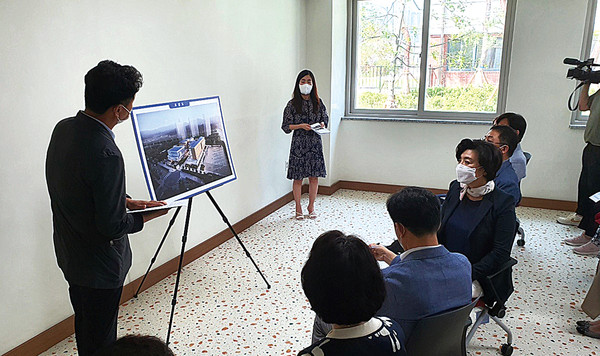 과천시가 과천지식정보타운에 신설되는 과천갈현초등학교 개교를 앞두고 28일 현장점검에 나섰다. (사진제공=과천시청)