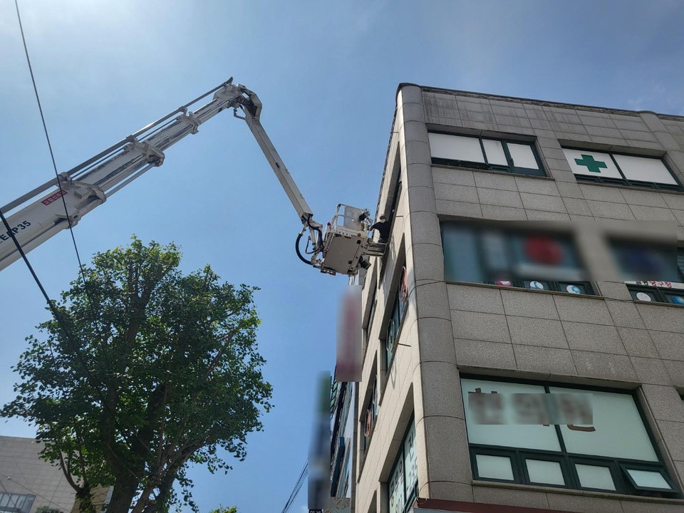 5일 오전 10시17분께 이천시 관고동의 한 4층짜리 상가건물에서 불이 나 5명이 숨지고, 41명이 단순 연기를 흡입하는 등 경상을 입었다. (사진제공=경기도소방재난본부)