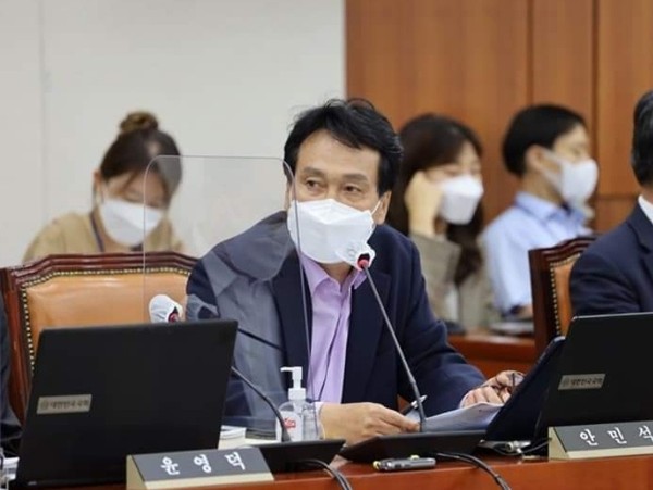 안민석 국회의원이 허위사실 유포에 의한 명예훼손 혐의로 검찰에 송치됐다. (사진=안민석 의원 페이스북)