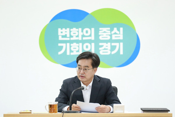 김동연 경기도지사가 31일 오전 경기도청 4층 다목적회의실에서 8월 도정 열린회의를 주재하고 있다. (사진제공=경기도청)